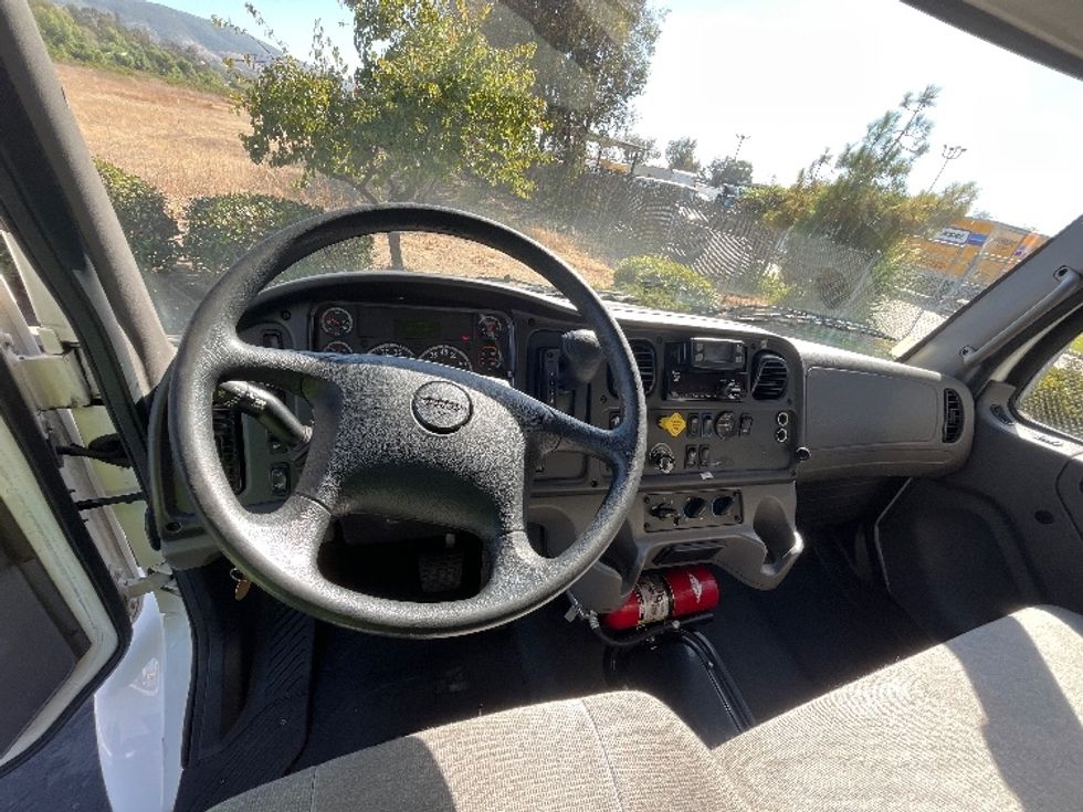 Medium Duty Box Truck-Light and Medium Duty Trucks-Freightliner-2020-M2-Torrance-CA-125,120\n\t\tmiles-$ 68,250 - Image 18