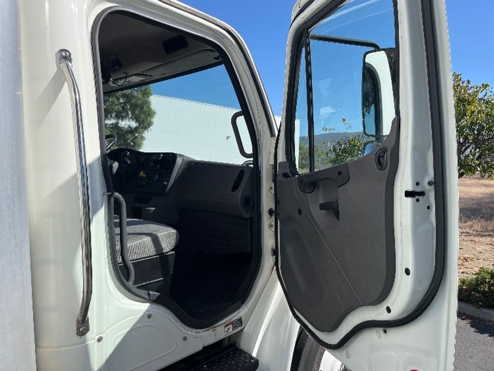 Medium Duty Box Truck-Light and Medium Duty Trucks-Freightliner-2020-M2-Torrance-CA-125,120\n\t\tmiles-$ 68,250 - Image 20