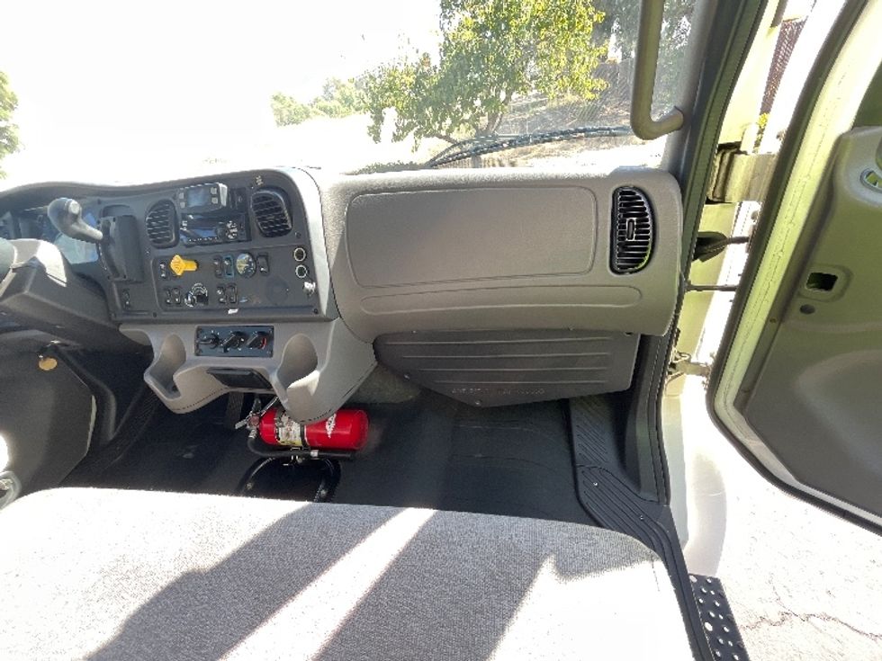 Medium Duty Box Truck-Light and Medium Duty Trucks-Freightliner-2020-M2-Torrance-CA-125,120\n\t\tmiles-$ 68,250 - Image 21
