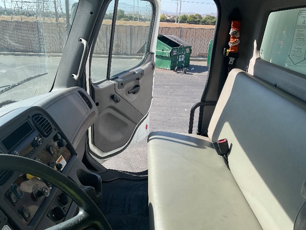 Medium Duty Box Truck-Light and Medium Duty Trucks-Freightliner-2020-M2-Torrance-CA-181,463\n\t\tmiles-$ 51,000 - Image 19