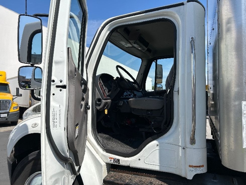 Medium Duty Box Truck-Light and Medium Duty Trucks-Freightliner-2020-M2-Vernon-CA-177,417\n\t\tmiles-$ 60,000 - Image 16
