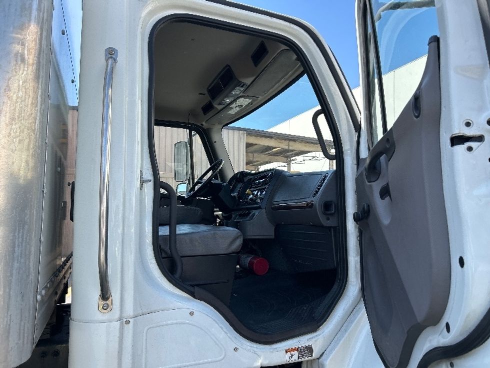 Medium Duty Box Truck-Light and Medium Duty Trucks-Freightliner-2020-M2-Vernon-CA-177,417\n\t\tmiles-$ 60,000 - Image 20