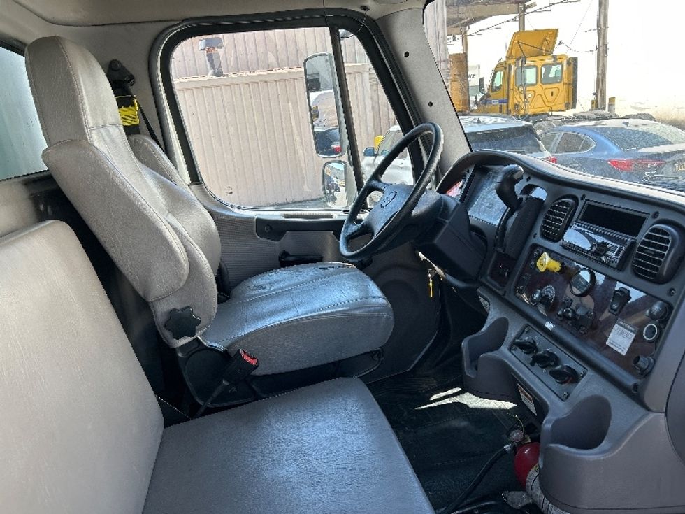 Medium Duty Box Truck-Light and Medium Duty Trucks-Freightliner-2020-M2-Vernon-CA-177,417\n\t\tmiles-$ 60,000 - Image 22