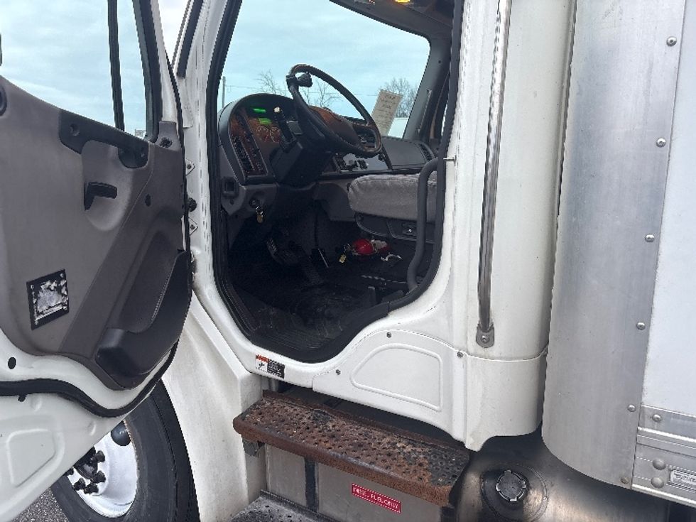 Medium Duty Box Truck-Light and Medium Duty Trucks-Freightliner-2020-M2-Wabash-IN-359,905\n\t\tmiles-$ 25,000 - Image 16