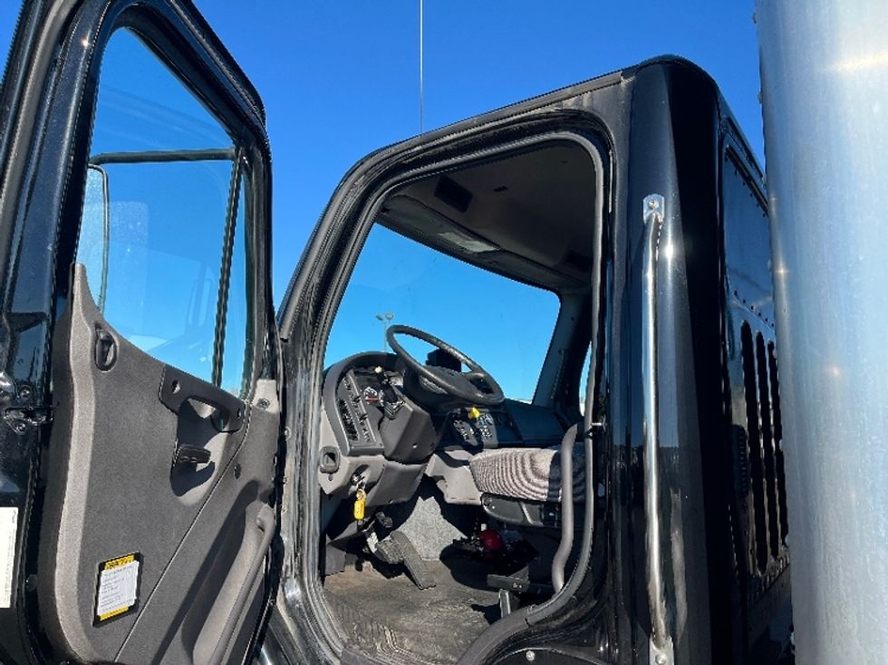 Medium Duty Box Truck-Light and Medium Duty Trucks-Freightliner-2020-M2-Warren-MI-115,141\n\t\tmiles-$ 69,500 - Image 15