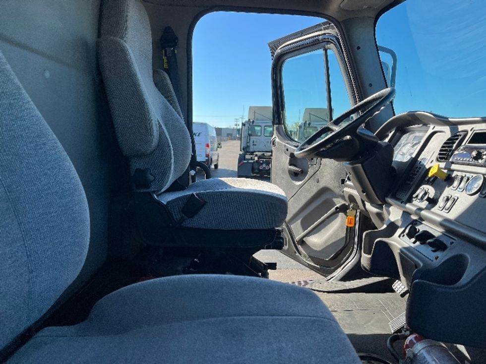 Medium Duty Box Truck-Light and Medium Duty Trucks-Freightliner-2020-M2-Warren-MI-115,141\n\t\tmiles-$ 69,500 - Image 21