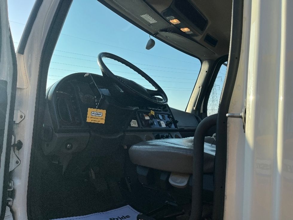 Medium Duty Box Truck-Light and Medium Duty Trucks-Freightliner-2020-M2-Warren-MI-128,393\n\t\tmiles-$ 54,750 - Image 16