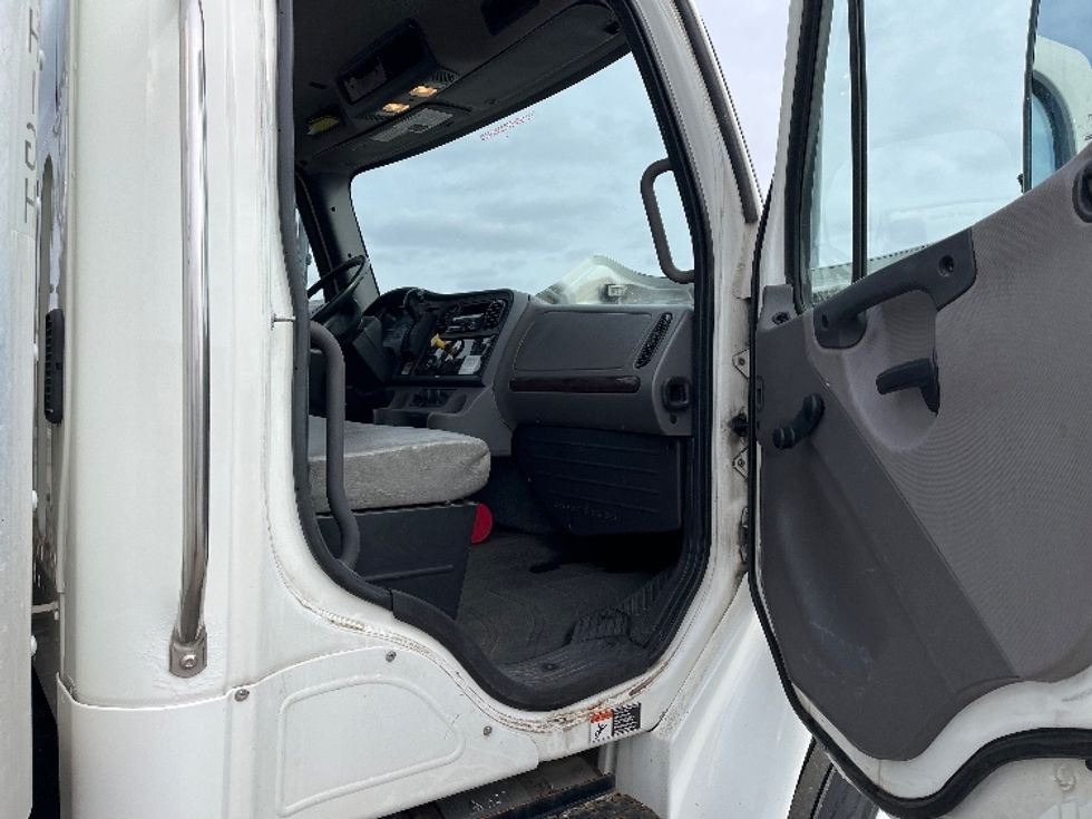 Medium Duty Box Truck-Light and Medium Duty Trucks-Freightliner-2020-M2-Warren-MI-128,393\n\t\tmiles-$ 54,750 - Image 20