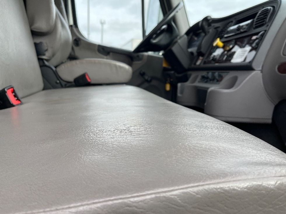 Medium Duty Box Truck-Light and Medium Duty Trucks-Freightliner-2020-M2-Warren-MI-128,393\n\t\tmiles-$ 54,750 - Image 22