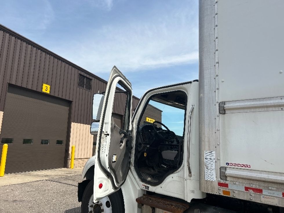 Medium Duty Box Truck-Light and Medium Duty Trucks-Freightliner-2020-M2-Warren-MI-224,452\n\t\tmiles-$ 46,000 - Image 16