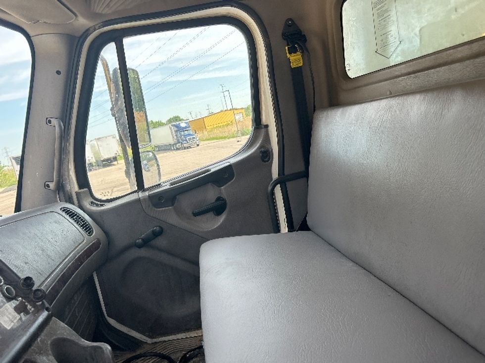 Medium Duty Box Truck-Light and Medium Duty Trucks-Freightliner-2020-M2-Warren-MI-224,452\n\t\tmiles-$ 46,000 - Image 19