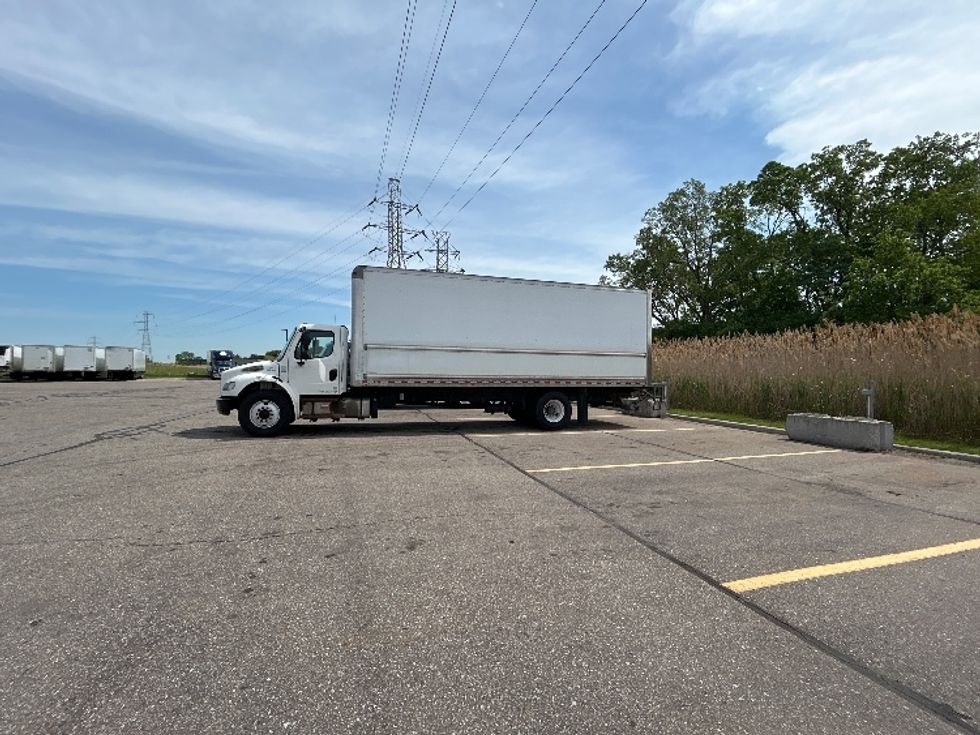 Medium Duty Box Truck-Light and Medium Duty Trucks-Freightliner-2020-M2-Warren-MI-224,452\n\t\tmiles-$ 46,000 - Image 4