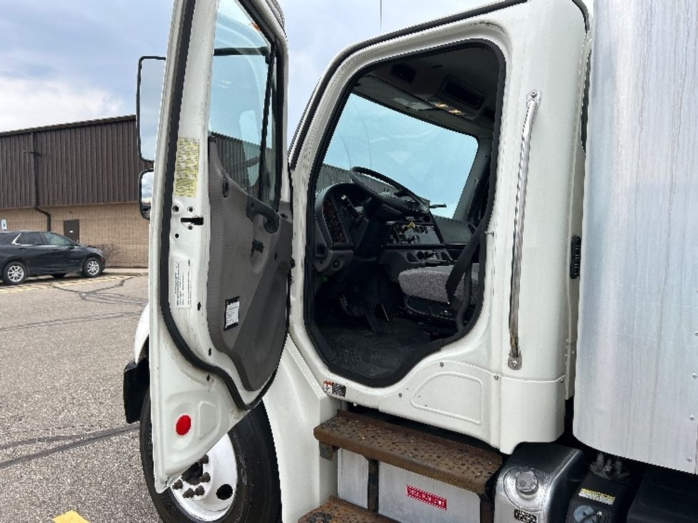 Medium Duty Box Truck-Light and Medium Duty Trucks-Freightliner-2020-M2-Warren-MI-252,003\n\t\tmiles-$ 30,750 - Image 17