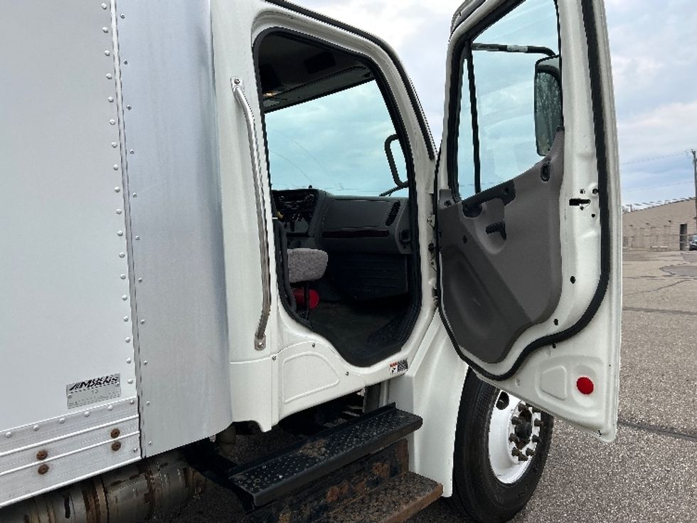 Medium Duty Box Truck-Light and Medium Duty Trucks-Freightliner-2020-M2-Warren-MI-252,003\n\t\tmiles-$ 30,750 - Image 20