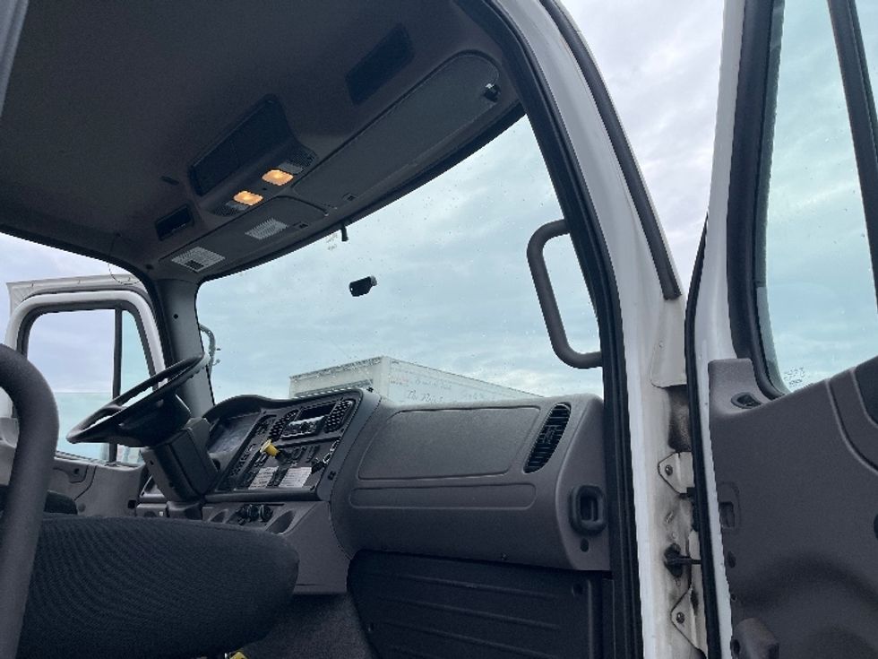 Medium Duty Box Truck-Light and Medium Duty Trucks-Freightliner-2020-M2-Warren-MI-266,058\n\t\tmiles-$ 47,000 - Image 17