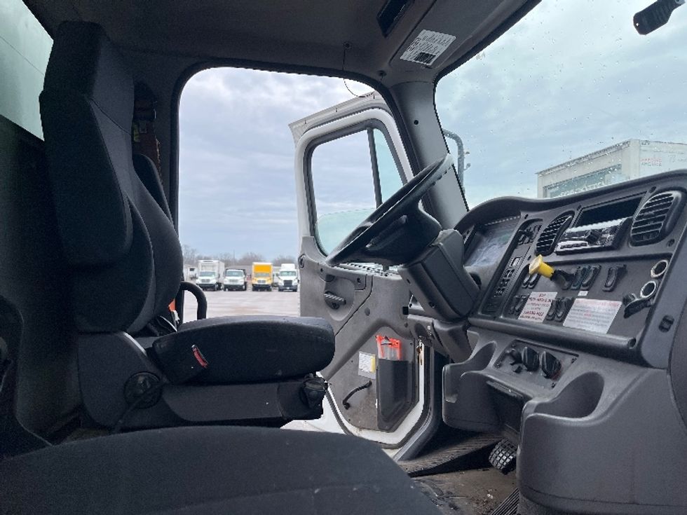 Medium Duty Box Truck-Light and Medium Duty Trucks-Freightliner-2020-M2-Warren-MI-266,058\n\t\tmiles-$ 47,000 - Image 19