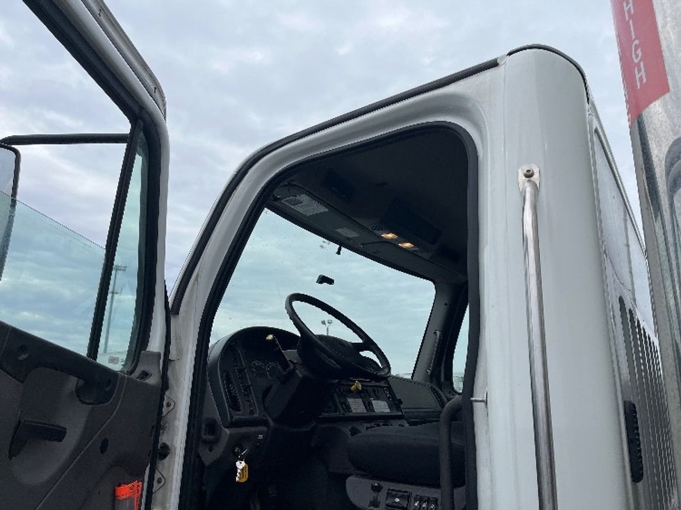 Medium Duty Box Truck-Light and Medium Duty Trucks-Freightliner-2020-M2-Warren-MI-266,058\n\t\tmiles-$ 47,000 - Image 21