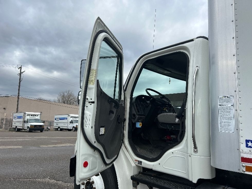 Medium Duty Box Truck-Light and Medium Duty Trucks-Freightliner-2020-M2-Warren-MI-266,100\n\t\tmiles-$ 28,500 - Image 16