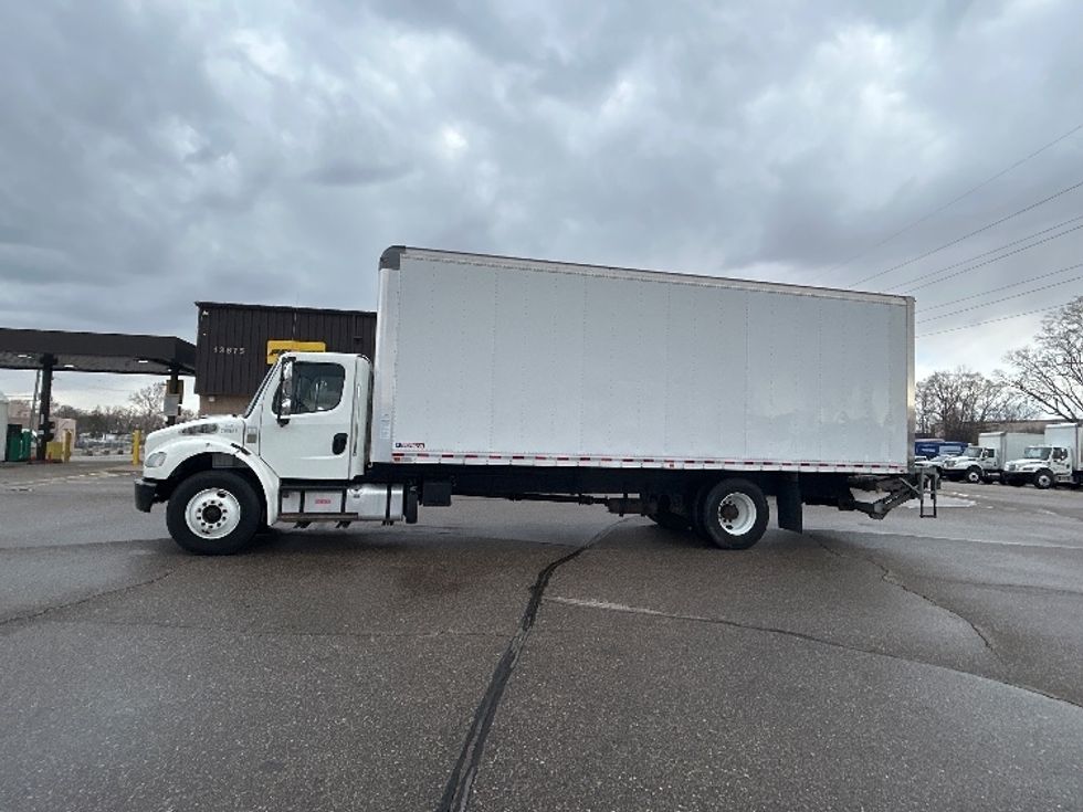 Medium Duty Box Truck-Light and Medium Duty Trucks-Freightliner-2020-M2-Warren-MI-266,100\n\t\tmiles-$ 28,500 - Image 4