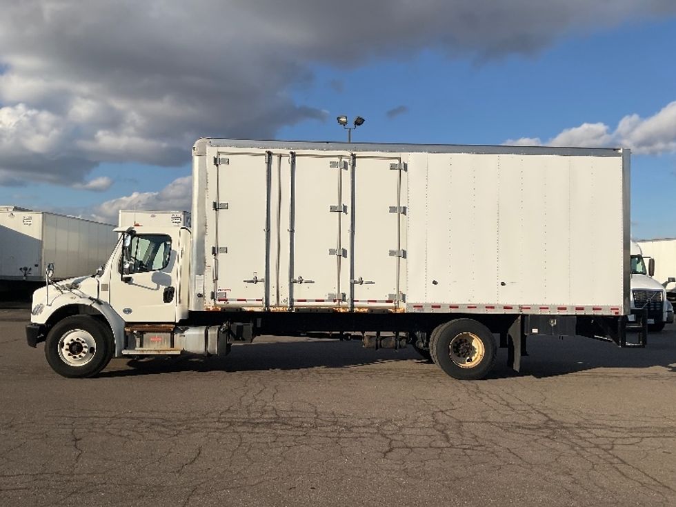 Medium Duty Box Truck-Light and Medium Duty Trucks-Freightliner-2020-M2-Warren-MI-71,096\n\t\tmiles-$ 61,250 - Image 4
