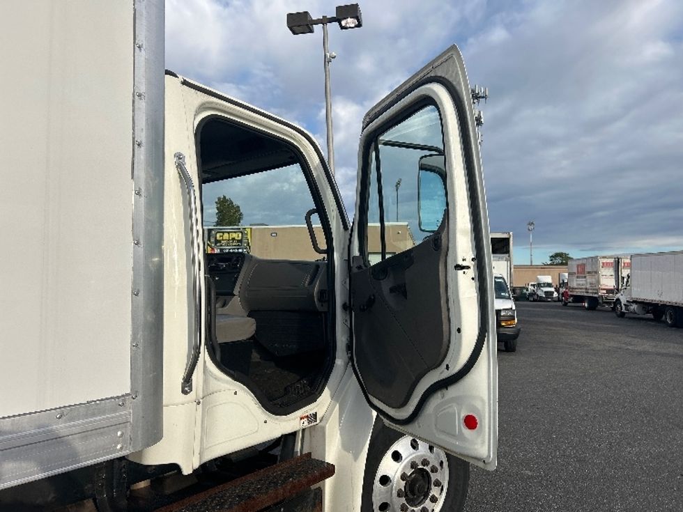 Medium Duty Box Truck-Light and Medium Duty Trucks-Freightliner-2020-M2-West Babylon-NY-107,670\n\t\tmiles-$ 61,250 - Image 20