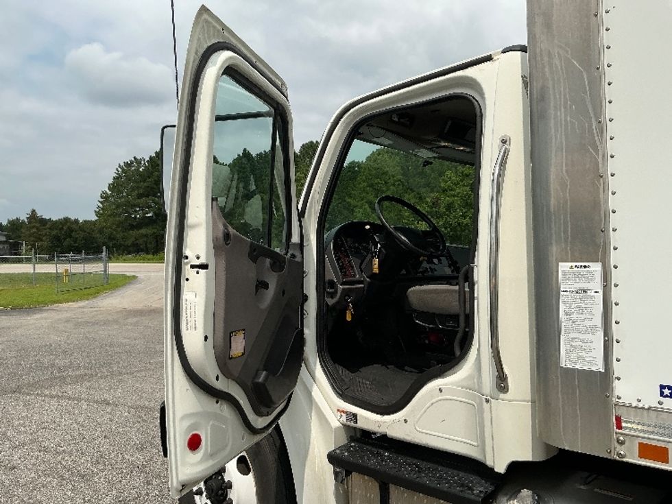 Medium Duty Box Truck-Light and Medium Duty Trucks-Freightliner-2020-M2-West Columbia-SC-300,749\n\t\tmiles-$ 33,750 - Image 16
