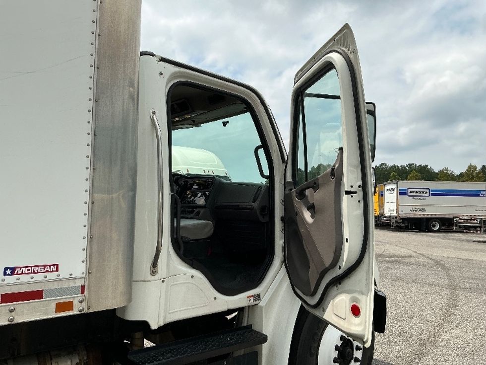 Medium Duty Box Truck-Light and Medium Duty Trucks-Freightliner-2020-M2-West Columbia-SC-300,749\n\t\tmiles-$ 33,750 - Image 20