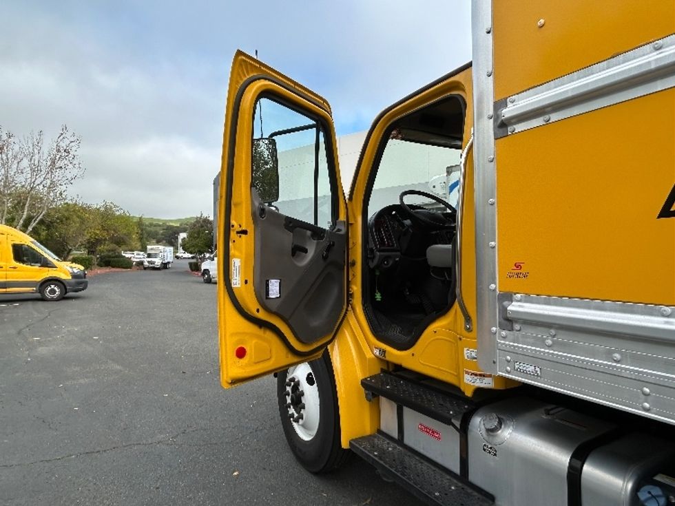 Medium Duty Box Truck-Light and Medium Duty Trucks-Freightliner-2020-M2-West Sacramento-CA-108,339\n\t\tmiles-$ 45,250 - Image 16