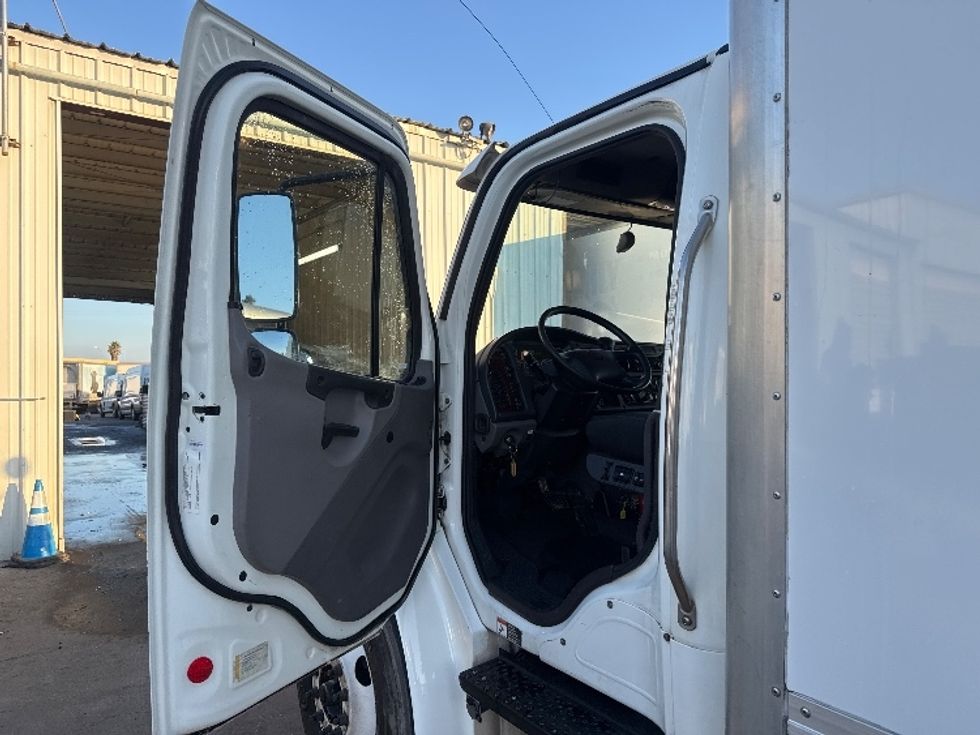 Medium Duty Box Truck-Light and Medium Duty Trucks-Freightliner-2020-M2-West Sacramento-CA-110,794\n\t\tmiles-$ 65,750 - Image 16