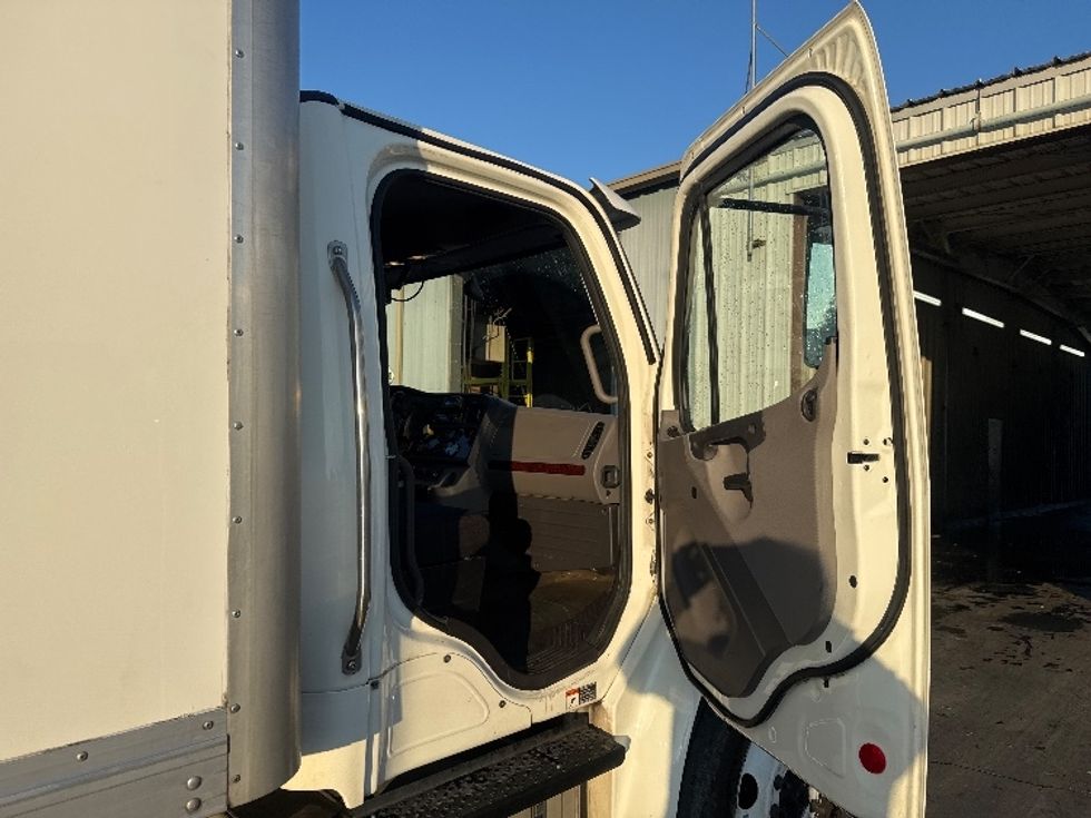 Medium Duty Box Truck-Light and Medium Duty Trucks-Freightliner-2020-M2-West Sacramento-CA-110,794\n\t\tmiles-$ 65,750 - Image 20