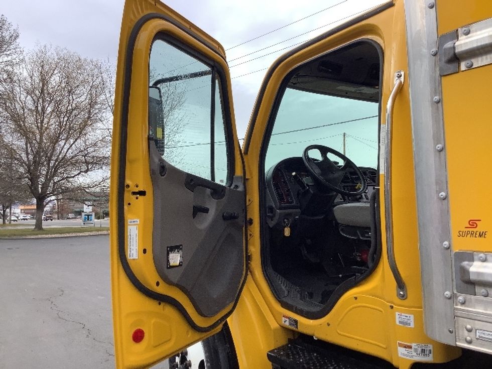 Medium Duty Box Truck-Light and Medium Duty Trucks-Freightliner-2020-M2-West Sacramento-CA-111,371\n\t\tmiles-$ 68,500 - Image 15