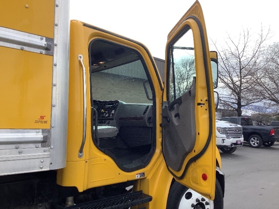 Medium Duty Box Truck-Light and Medium Duty Trucks-Freightliner-2020-M2-West Sacramento-CA-111,371\n\t\tmiles-$ 68,500 - Image 19