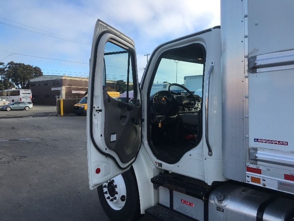 Medium Duty Box Truck-Light and Medium Duty Trucks-Freightliner-2020-M2-West Sacramento-CA-112,281\n\t\tmiles-$ 55,750 - Image 16