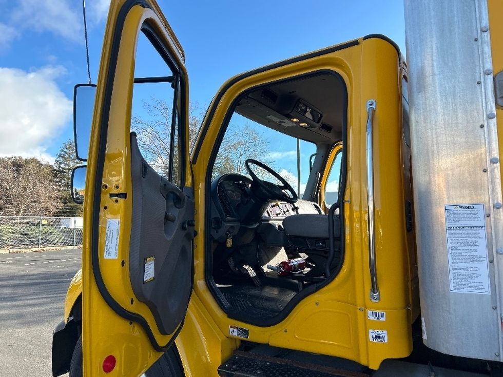 Medium Duty Box Truck-Light and Medium Duty Trucks-Freightliner-2020-M2-West Sacramento-CA-129,295\n\t\tmiles-$ 61,000 - Image 16