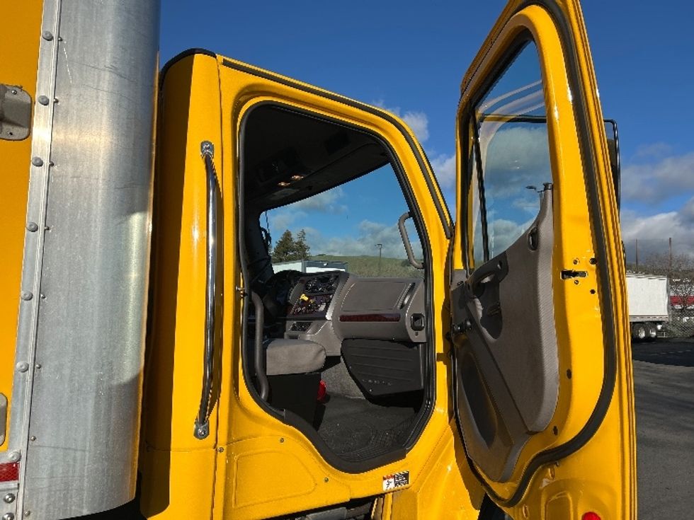 Medium Duty Box Truck-Light and Medium Duty Trucks-Freightliner-2020-M2-West Sacramento-CA-129,295\n\t\tmiles-$ 61,000 - Image 20