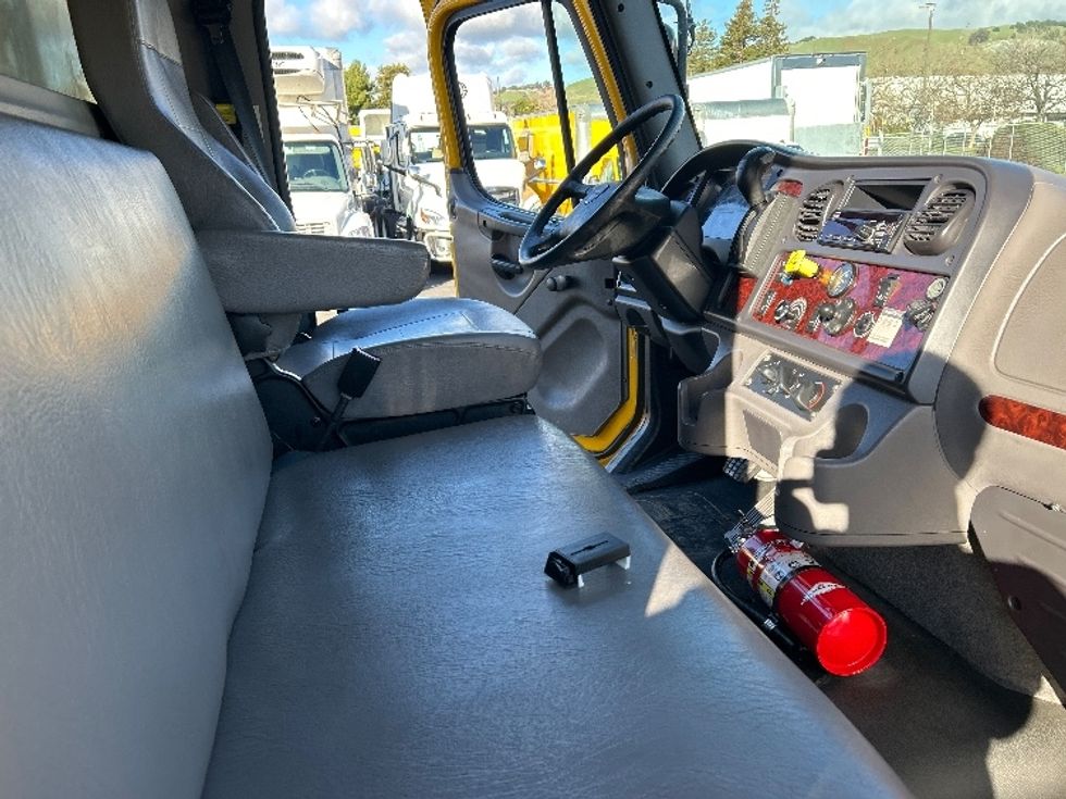 Medium Duty Box Truck-Light and Medium Duty Trucks-Freightliner-2020-M2-West Sacramento-CA-129,295\n\t\tmiles-$ 61,000 - Image 22