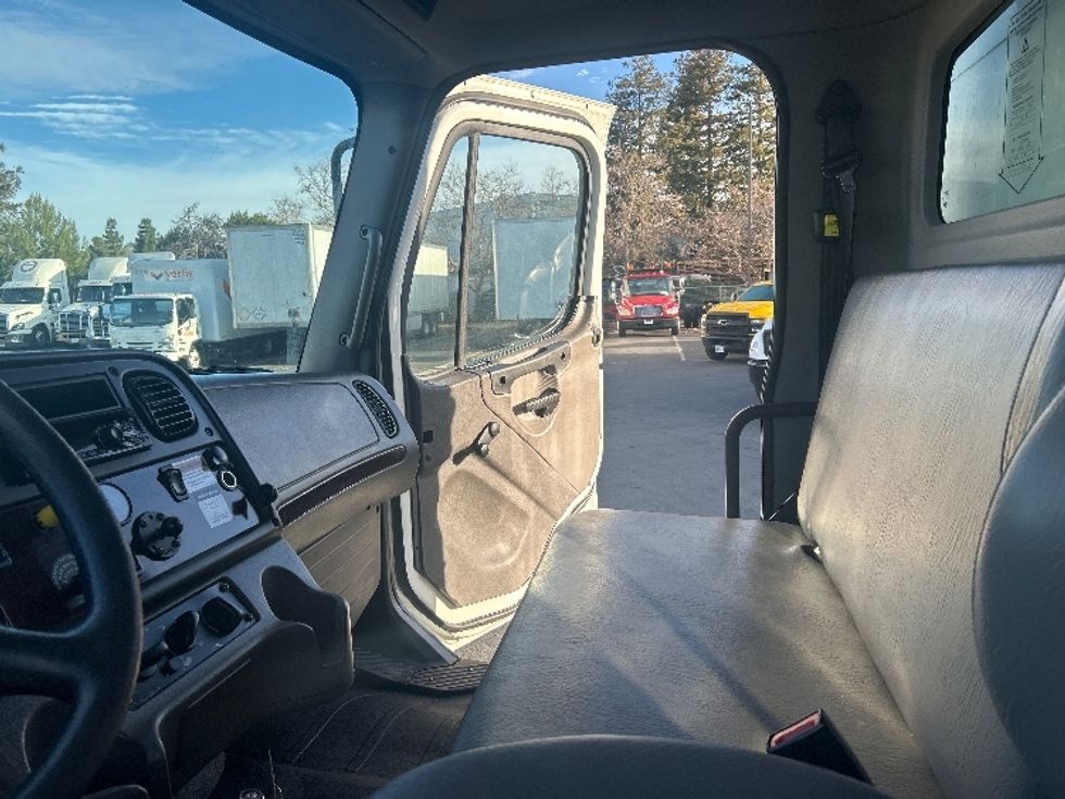 Medium Duty Box Truck-Light and Medium Duty Trucks-Freightliner-2020-M2-West Sacramento-CA-134,881\n\t\tmiles-$ 57,250 - Image 19