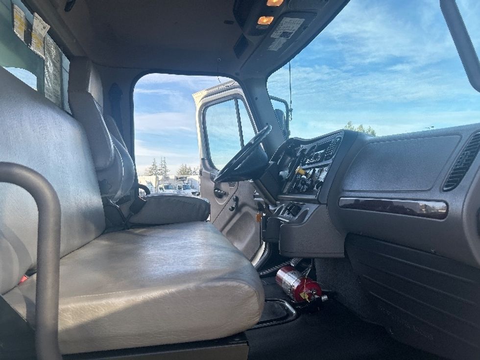 Medium Duty Box Truck-Light and Medium Duty Trucks-Freightliner-2020-M2-West Sacramento-CA-134,881\n\t\tmiles-$ 57,250 - Image 22