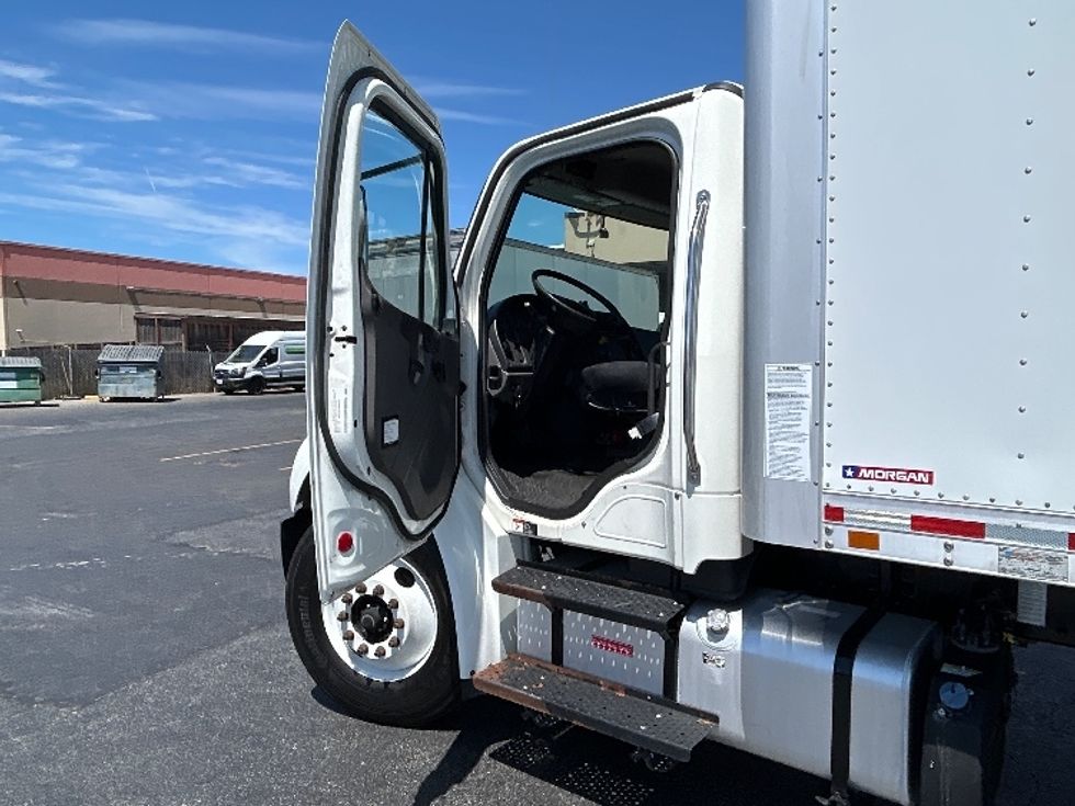 Medium Duty Box Truck-Light and Medium Duty Trucks-Freightliner-2020-M2-West Sacramento-CA-135,956\n\t\tmiles-$ 54,750 - Image 16