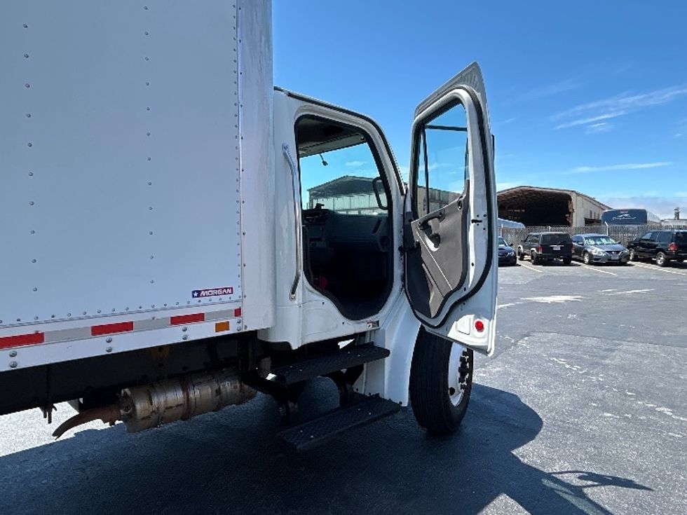 Medium Duty Box Truck-Light and Medium Duty Trucks-Freightliner-2020-M2-West Sacramento-CA-135,956\n\t\tmiles-$ 54,750 - Image 20