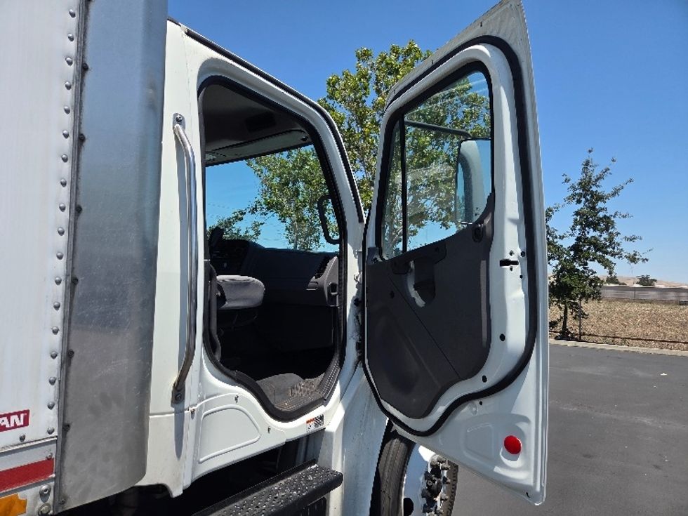 Medium Duty Box Truck-Light and Medium Duty Trucks-Freightliner-2020-M2-West Sacramento-CA-138,523\n\t\tmiles-$ 59,250 - Image 20