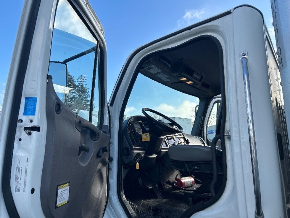 Medium Duty Box Truck-Light and Medium Duty Trucks-Freightliner-2020-M2-West Sacramento-CA-155,512\n\t\tmiles-$ 54,000 - Image 16