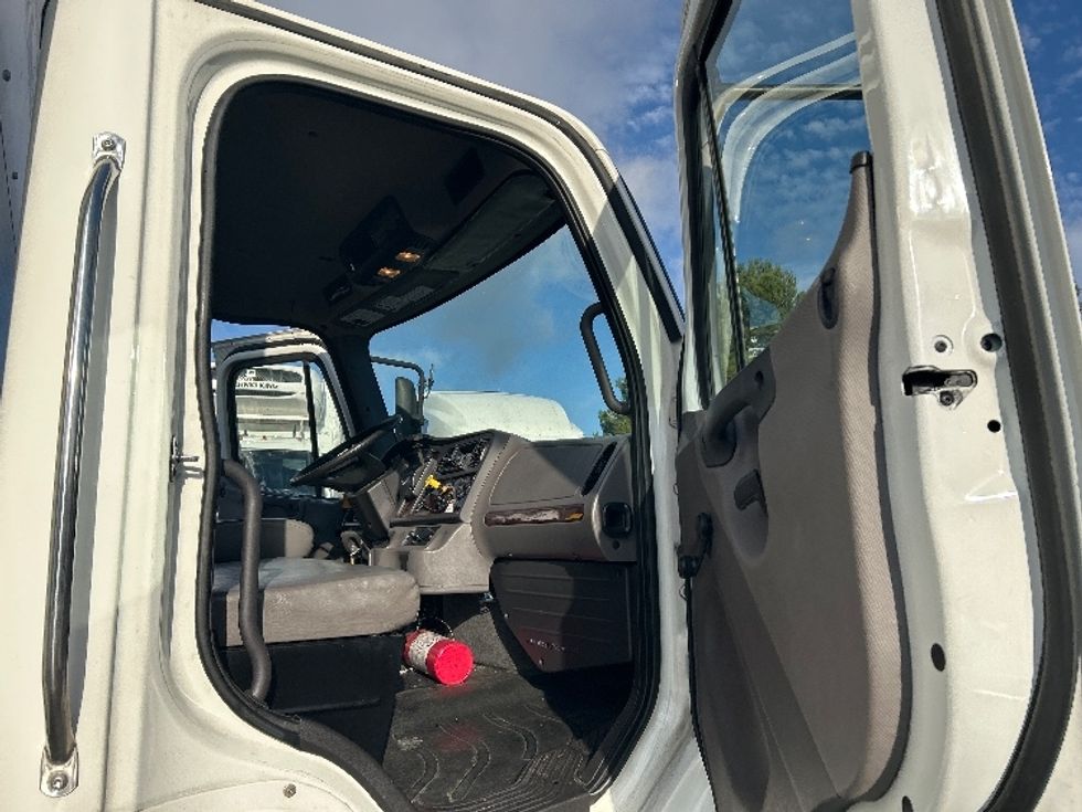 Medium Duty Box Truck-Light and Medium Duty Trucks-Freightliner-2020-M2-West Sacramento-CA-155,512\n\t\tmiles-$ 54,000 - Image 20