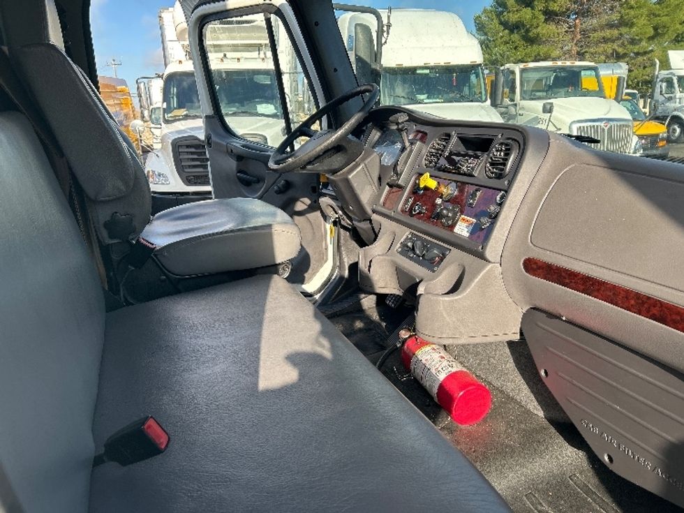Medium Duty Box Truck-Light and Medium Duty Trucks-Freightliner-2020-M2-West Sacramento-CA-155,512\n\t\tmiles-$ 54,000 - Image 22