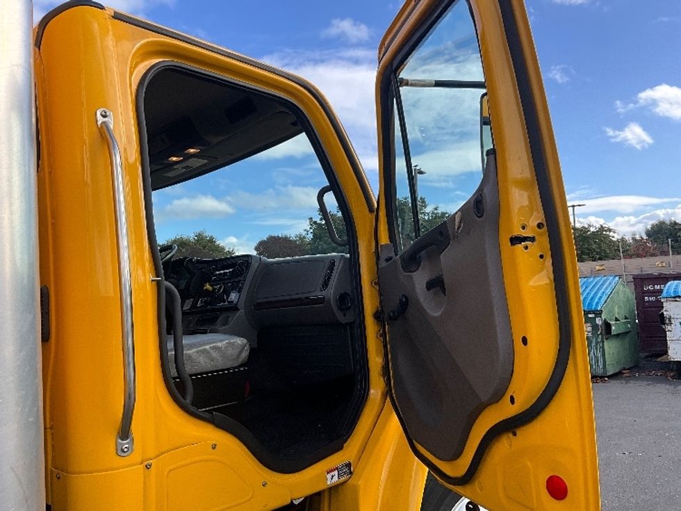 Medium Duty Box Truck-Light and Medium Duty Trucks-Freightliner-2020-M2-West Sacramento-CA-181,767\n\t\tmiles-$ 53,750 - Image 16