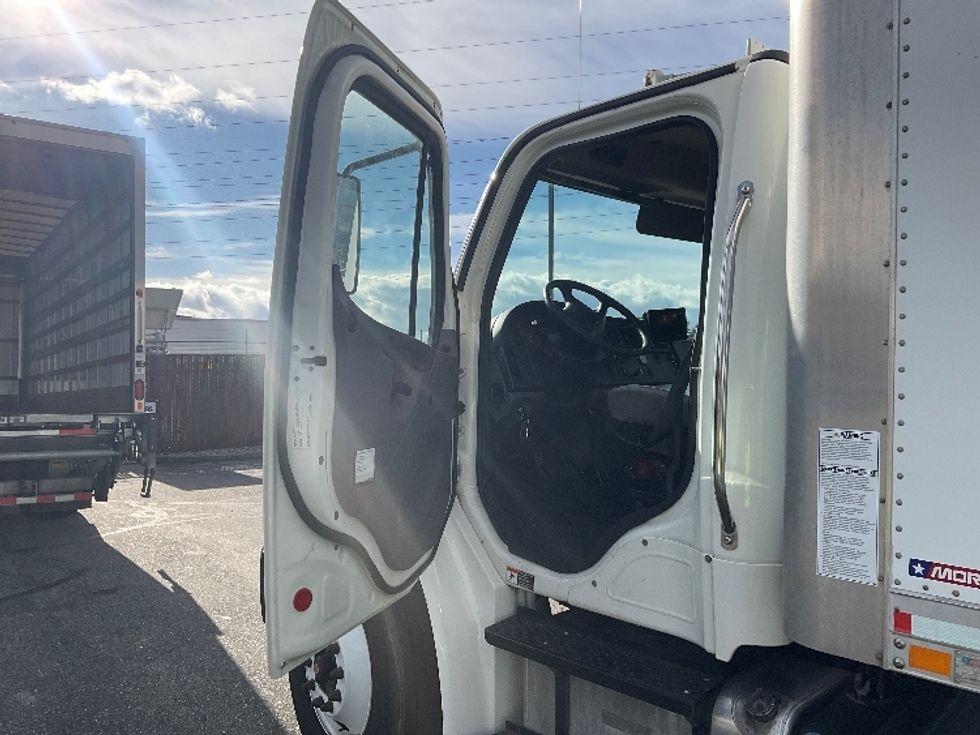 Medium Duty Box Truck-Light and Medium Duty Trucks-Freightliner-2020-M2-West Sacramento-CA-195,313\n\t\tmiles-$ 48,000 - Image 16