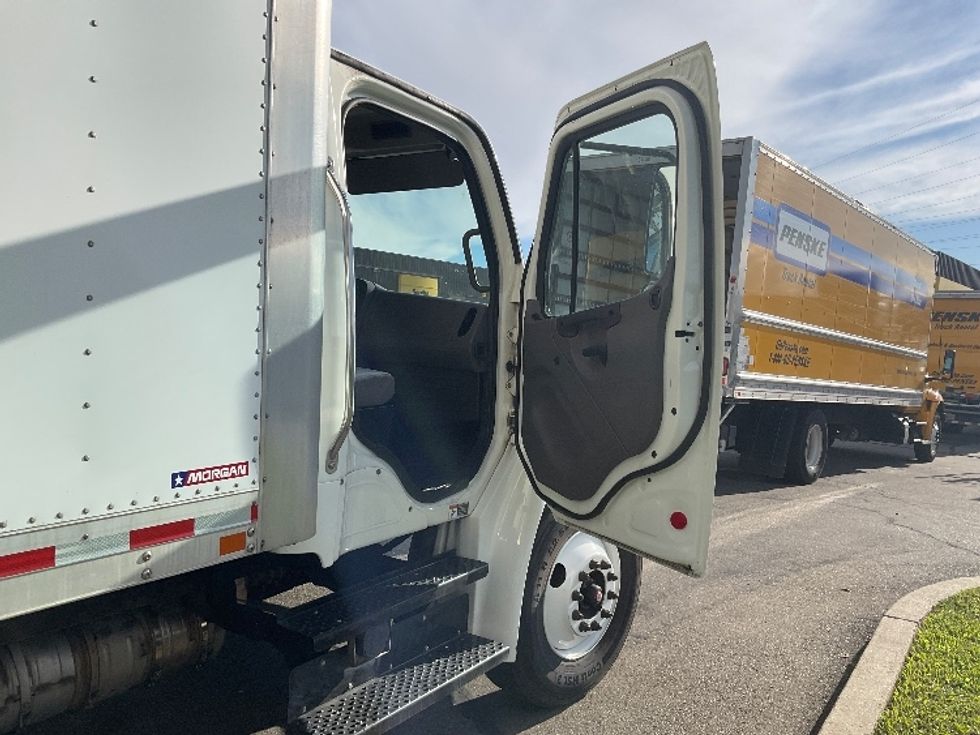 Medium Duty Box Truck-Light and Medium Duty Trucks-Freightliner-2020-M2-West Sacramento-CA-195,313\n\t\tmiles-$ 48,000 - Image 20