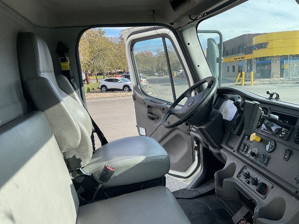 Medium Duty Box Truck-Light and Medium Duty Trucks-Freightliner-2020-M2-West Sacramento-CA-195,313\n\t\tmiles-$ 48,000 - Image 22