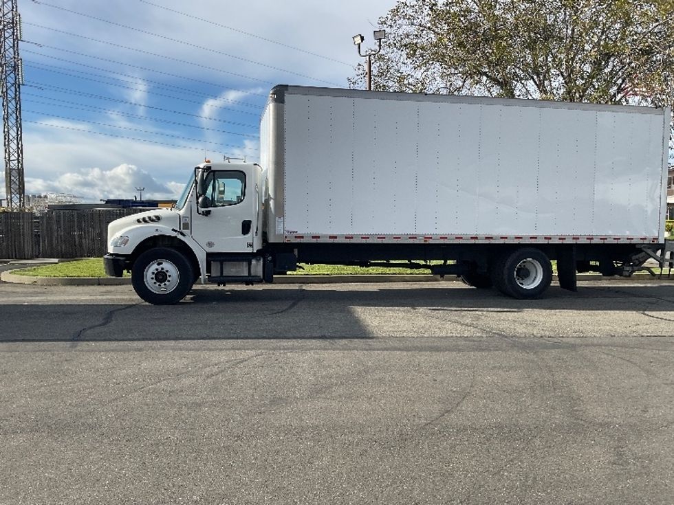 Medium Duty Box Truck-Light and Medium Duty Trucks-Freightliner-2020-M2-West Sacramento-CA-195,313\n\t\tmiles-$ 48,000 - Image 4
