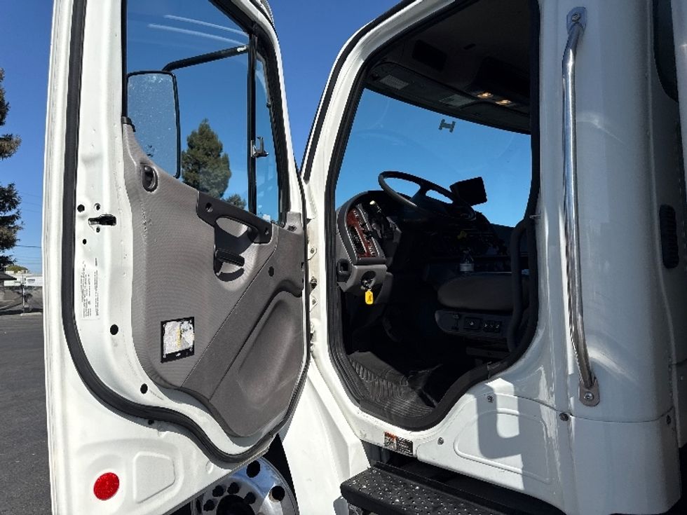 Medium Duty Box Truck-Light and Medium Duty Trucks-Freightliner-2020-M2-West Sacramento-CA-253,189\n\t\tmiles-$ 32,750 - Image 16